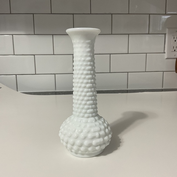 VTG White Milk Glass Hobnail Bud Vase 1960's - Picture 3 of 5